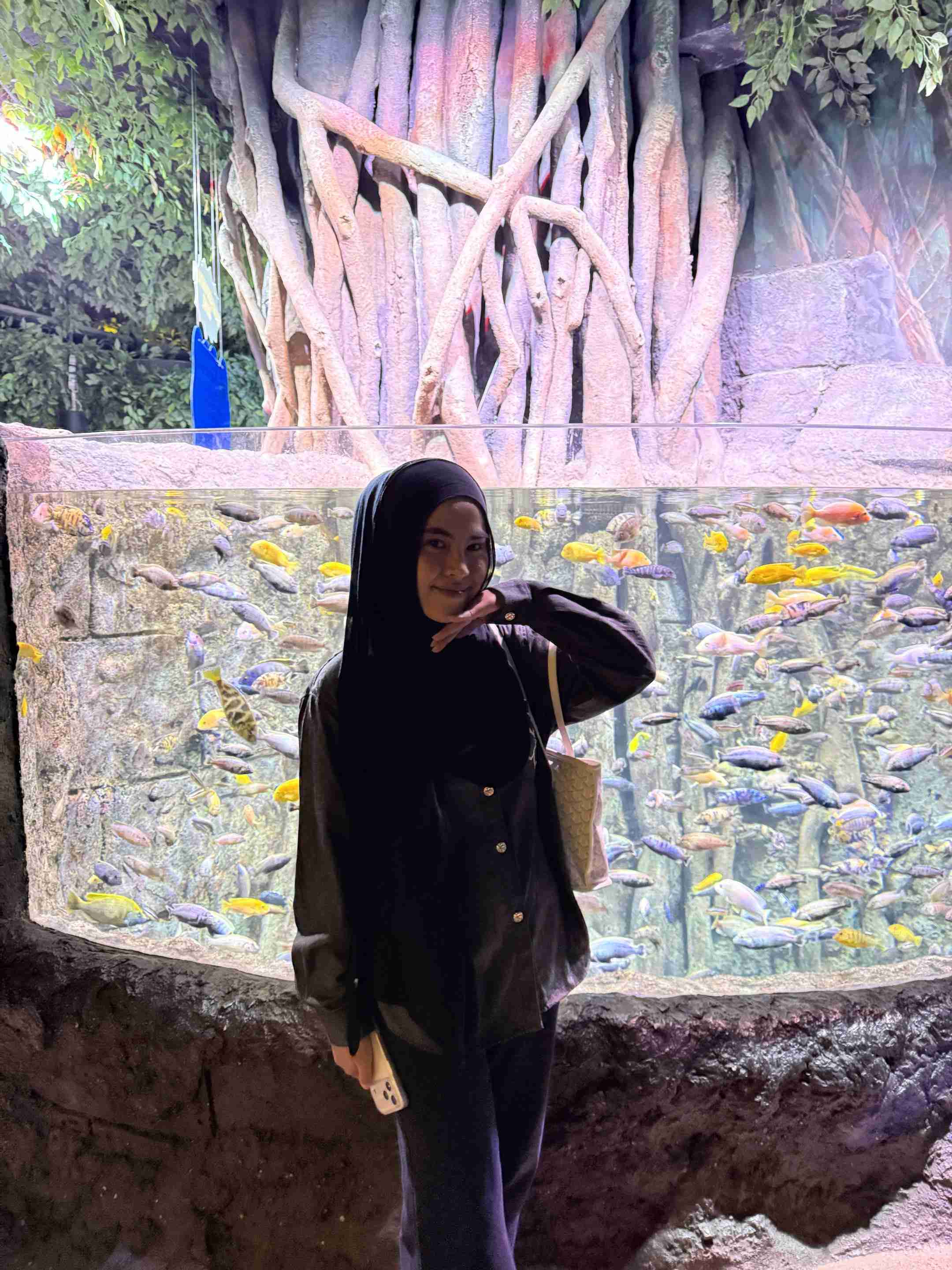 Sylvi Septiani tersenyum